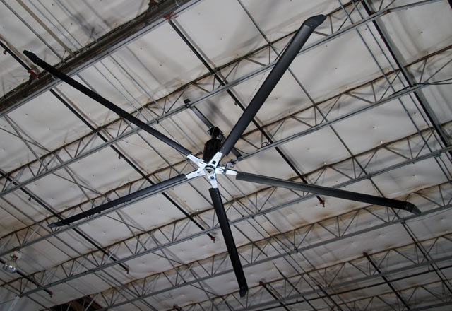 Why HVLS Fans Are Better Than Air Conditioners for Industrial Spaces