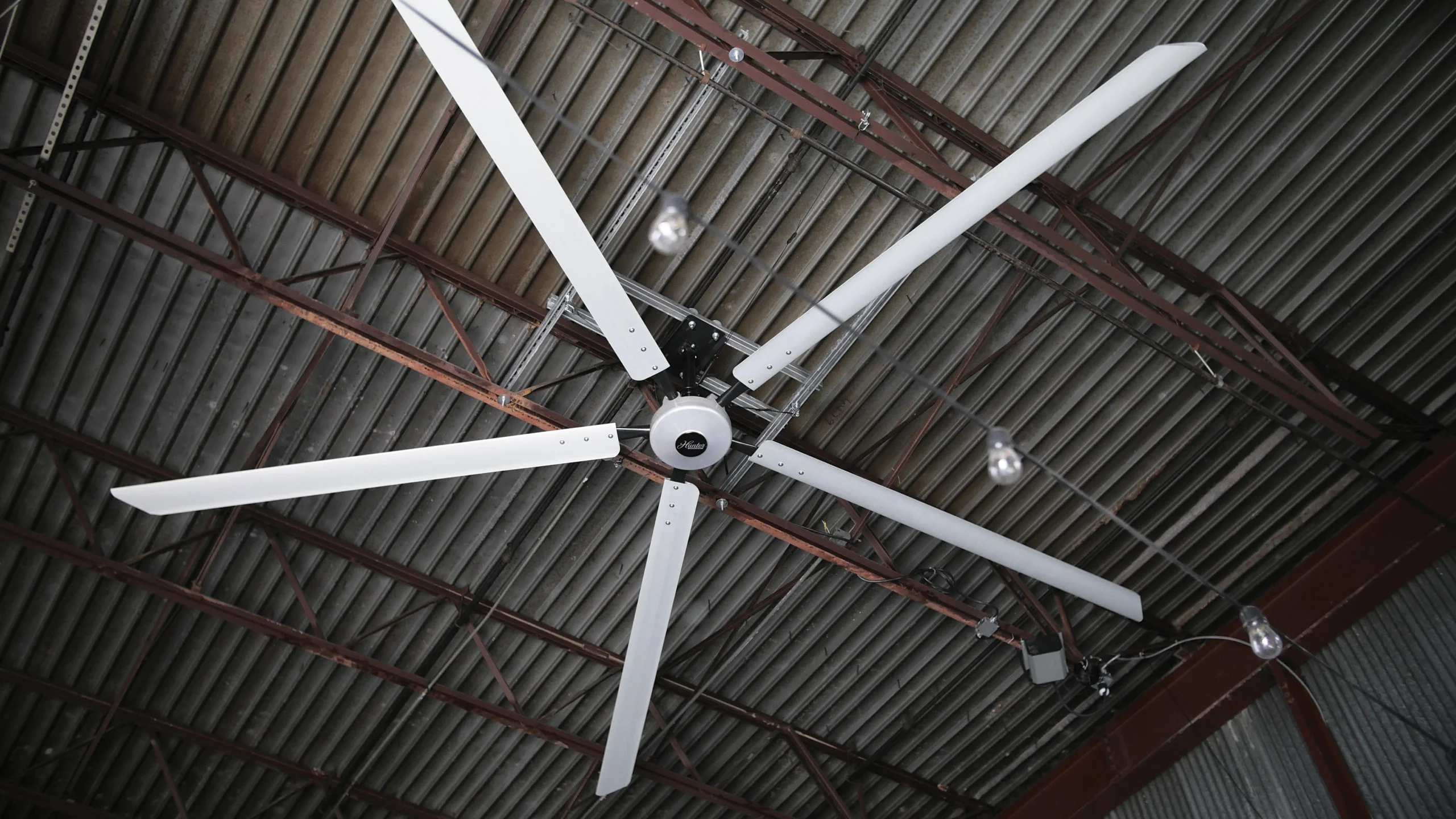 WHAT ARE HVLS FANS?
