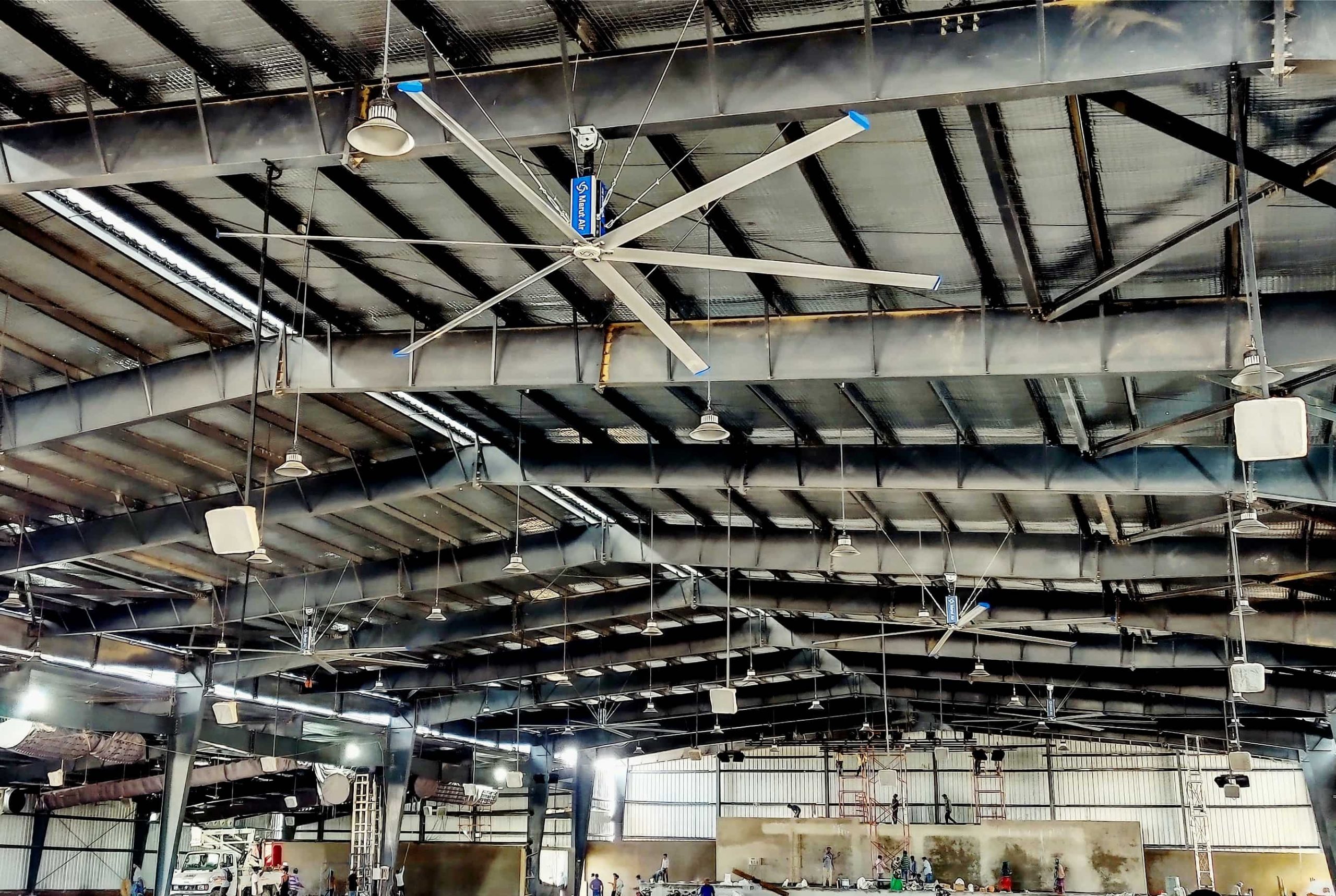 HVLS Fans' Role in Moisture Management 